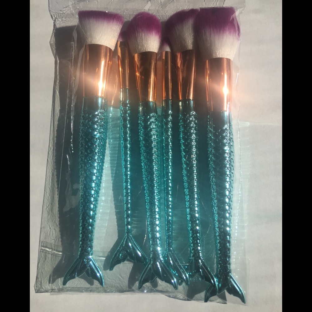 Blue Mermaid Tail Makeup Brushes